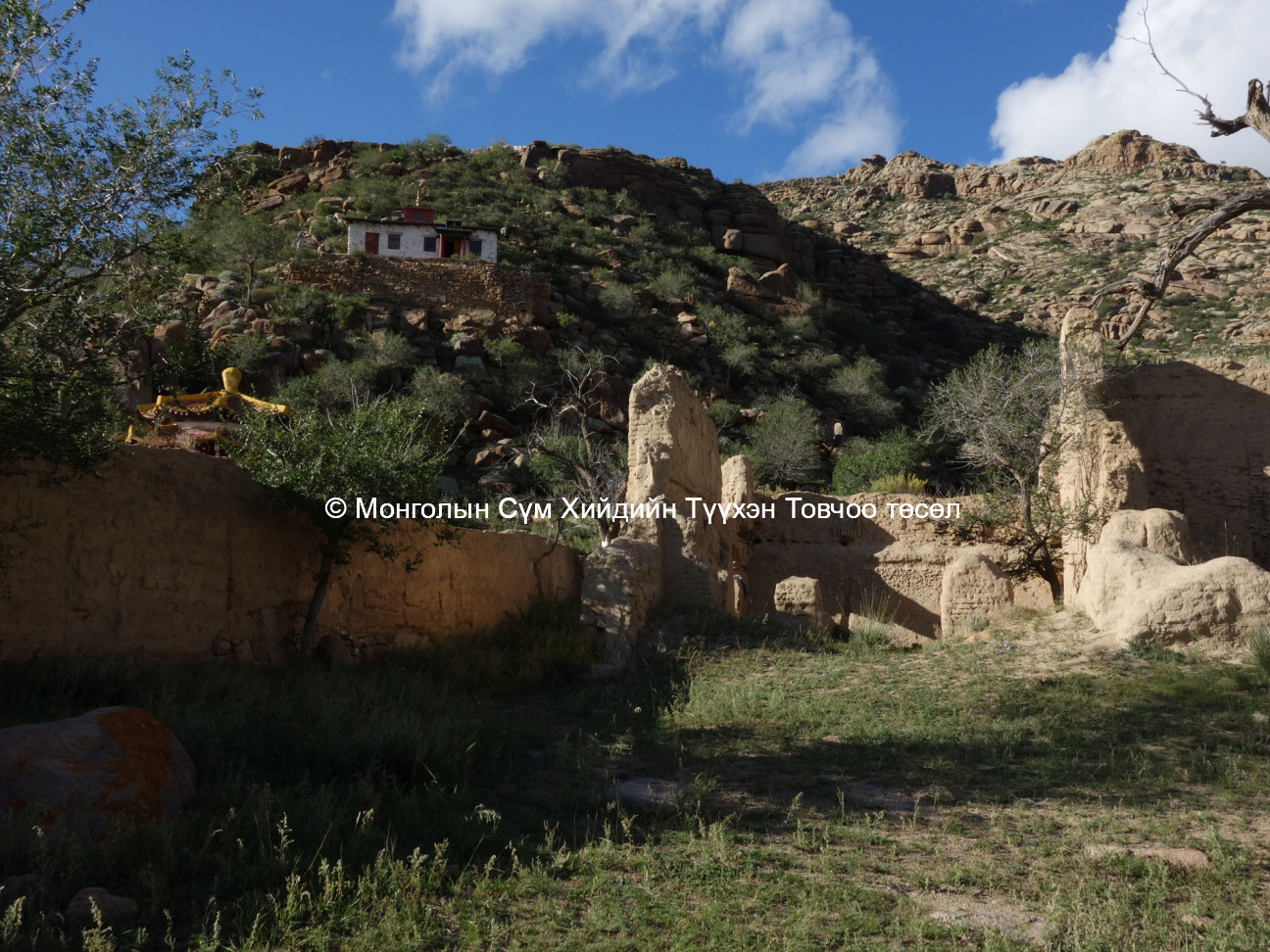 Looking into the west section of the main Zaluu te